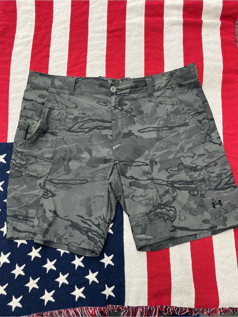 Under Armour Gray Camo Cargo Shorts Women’s Size 42